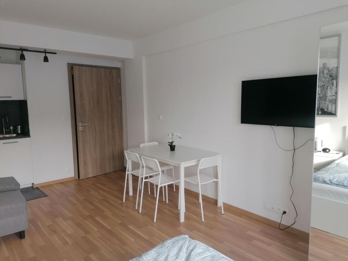 Brand New # 45 With Free Parking In The Center Praag
